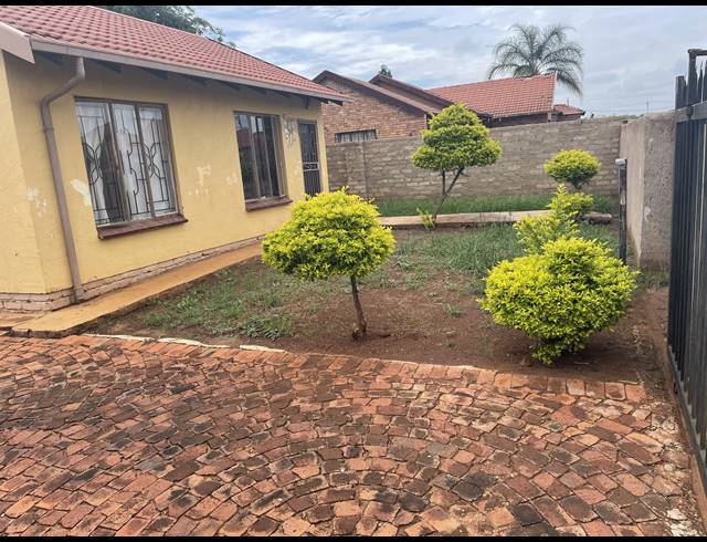 2 BEDROOM FREESTANDING FOR SALE IN GA-RANKUWA UNIT 9